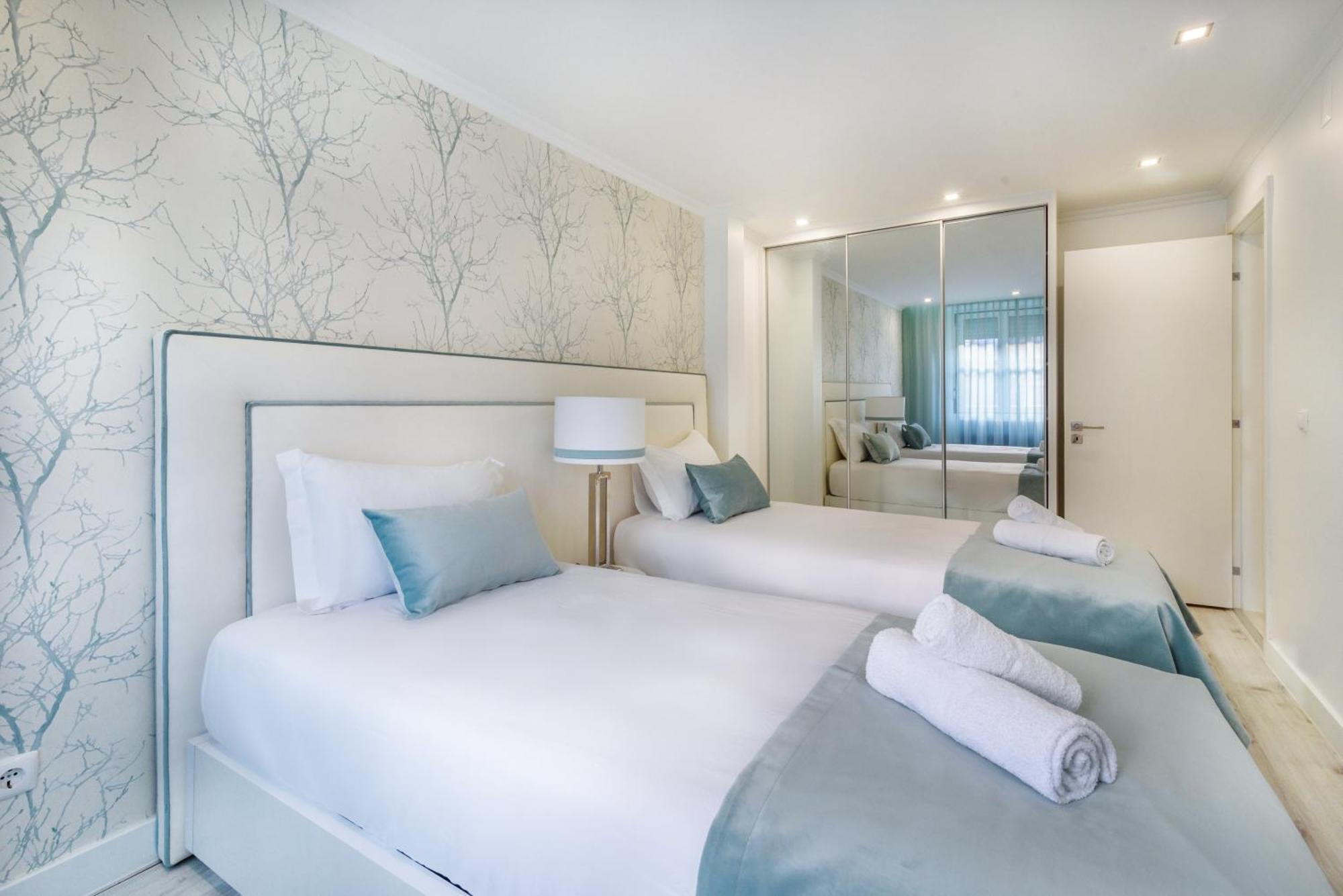 Whome City Chic Escape: Your Stylish Haven In Downtown リスボン エクステリア 写真