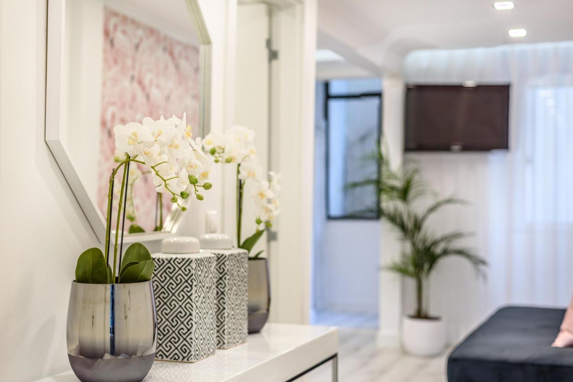 Whome City Chic Escape: Your Stylish Haven In Downtown リスボン エクステリア 写真