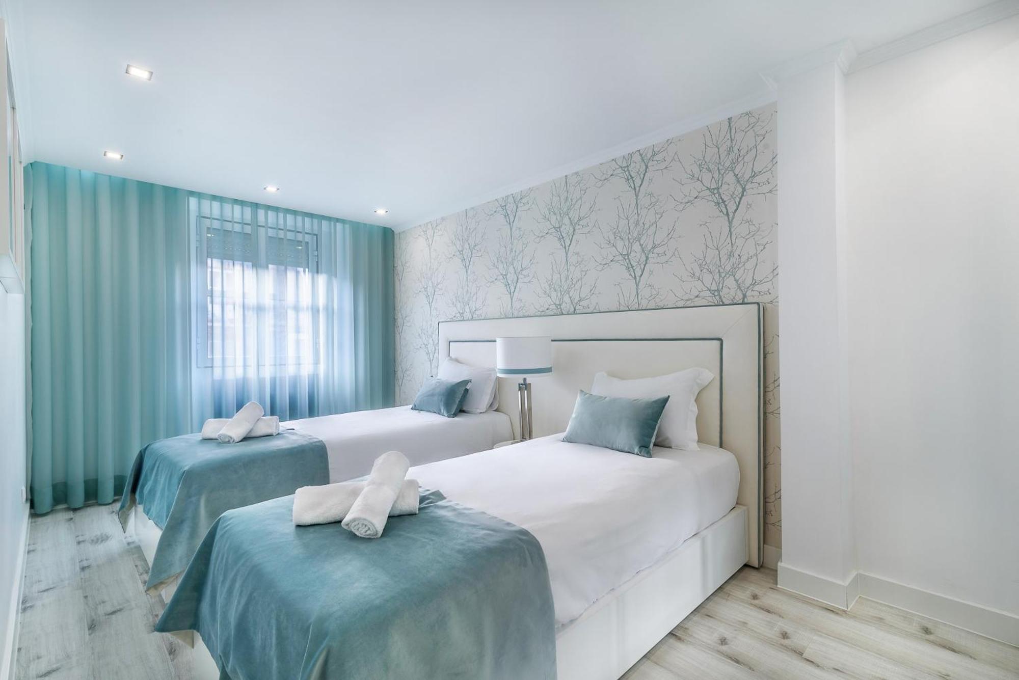 Whome City Chic Escape: Your Stylish Haven In Downtown リスボン エクステリア 写真