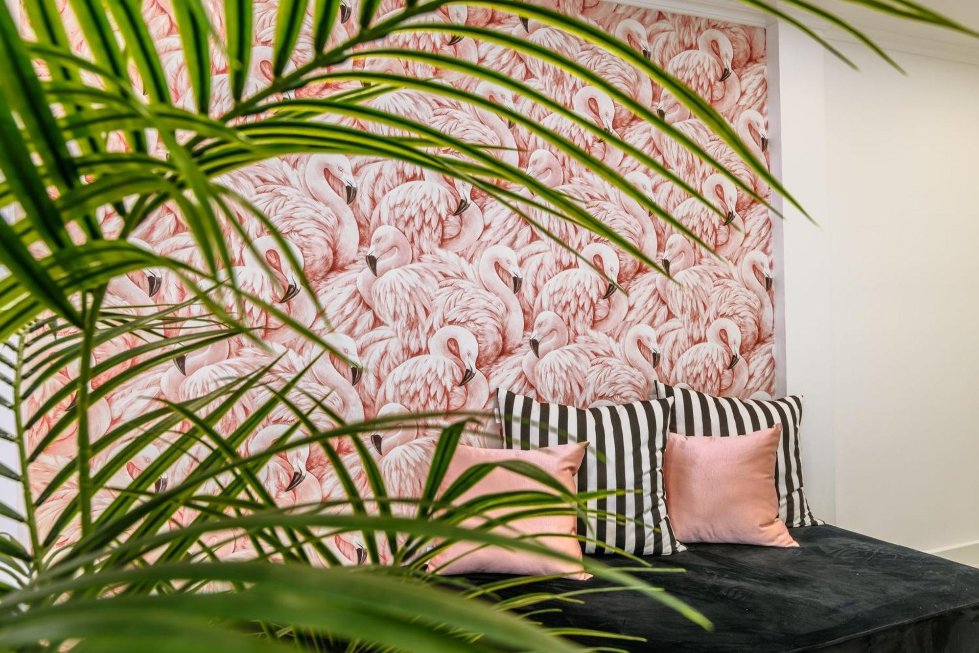 Whome City Chic Escape: Your Stylish Haven In Downtown リスボン エクステリア 写真