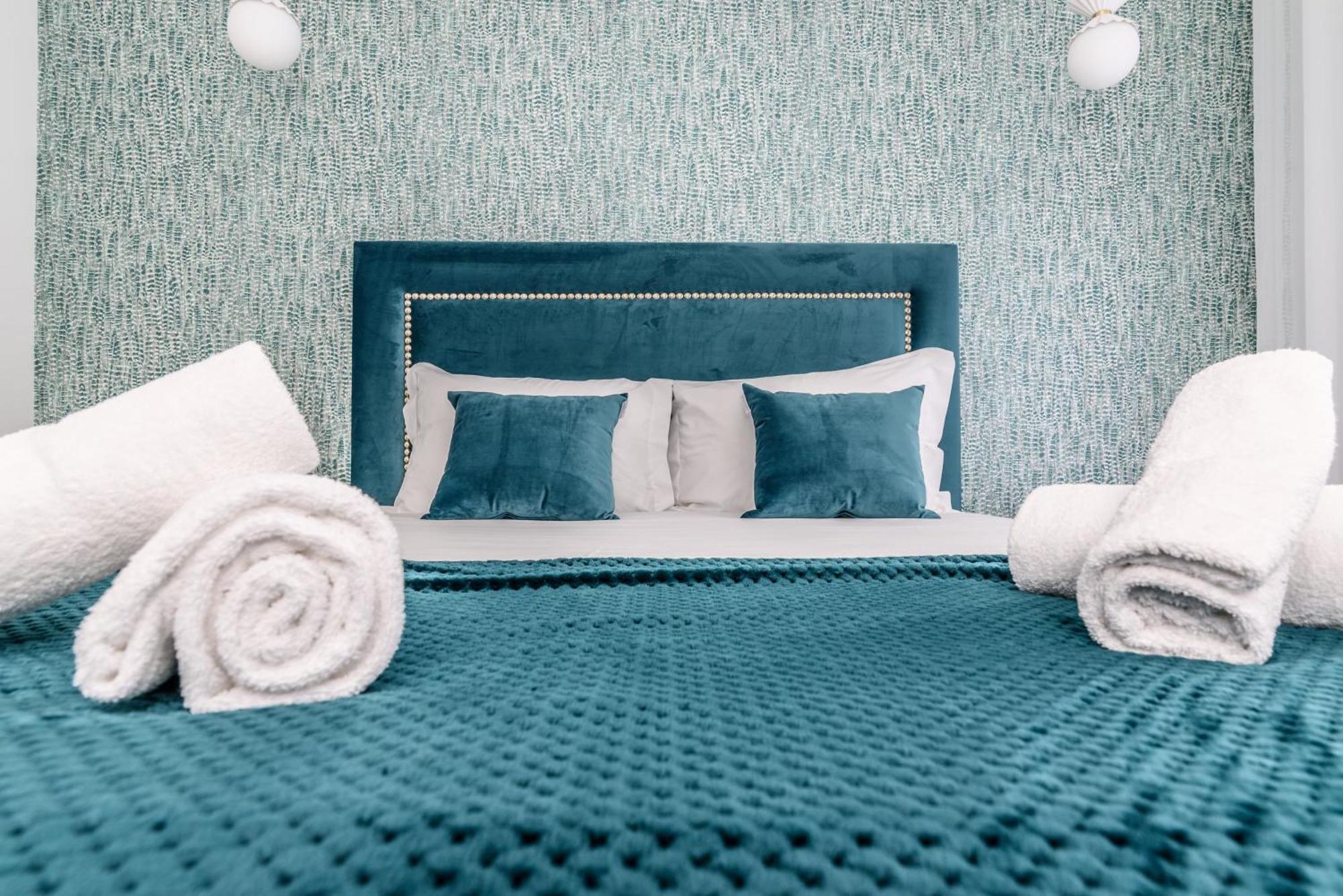 Whome City Chic Escape: Your Stylish Haven In Downtown リスボン エクステリア 写真